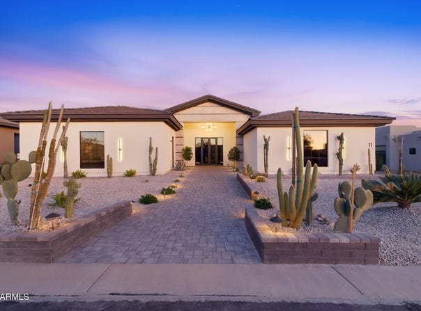 7130 E SADDLEBACK Street 11, Mesa, AZ 85207