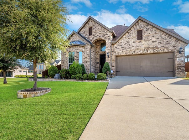 2710 Avondale Drive, Mansfield, TX 76063