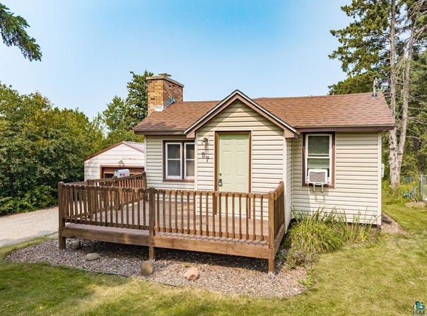 57 W Chisholm St, Duluth, MN 55803
