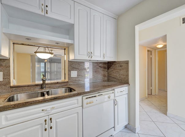 610 NE 12TH Avenue, Hallandale Beach, FL 33009
