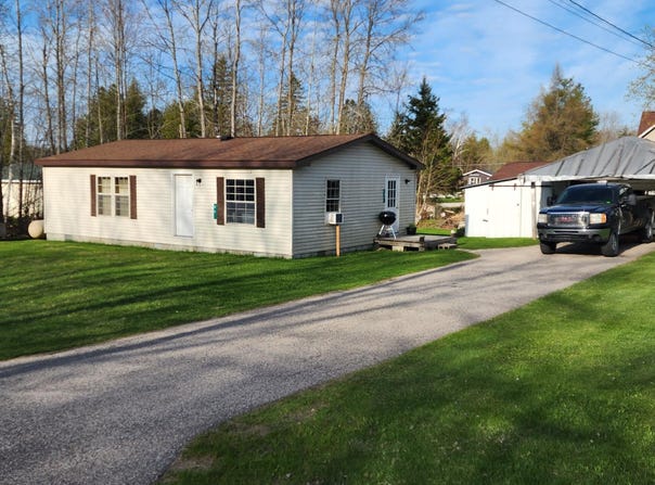 86 S KING ST, CEDARVILLE, MI 49719