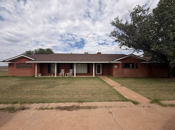 910 6th street, Farwell, TX 79325