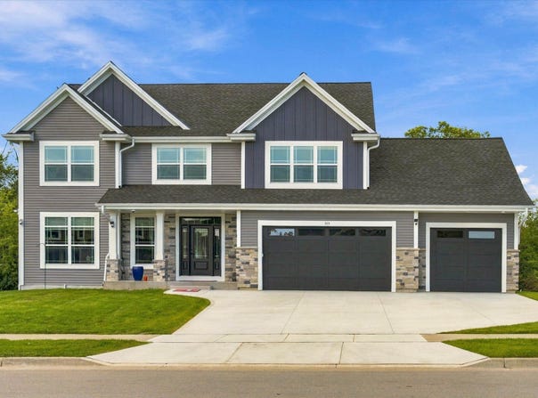 935 Kohlwey Dr, Grafton, WI 53024