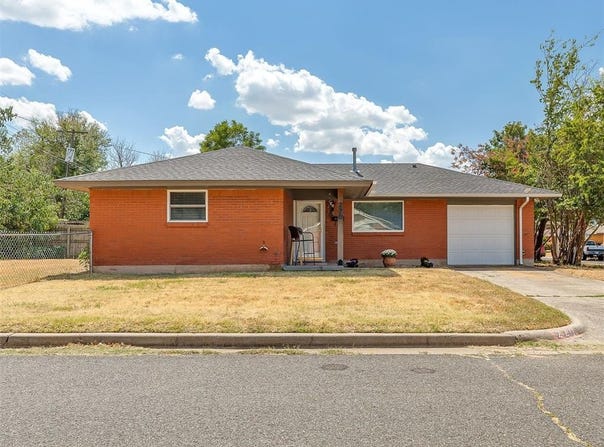 220 S Irving Drive, Moore, OK 73160
