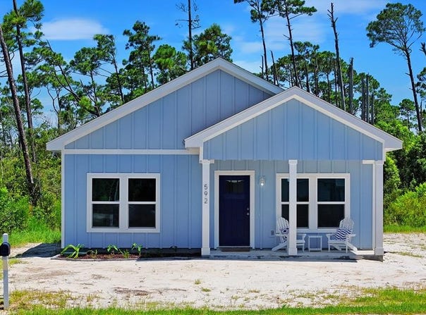 592 Bonnet St, Port St. Joe, FL 32456