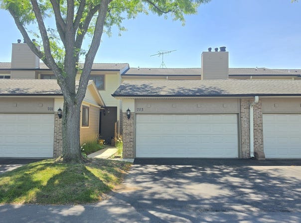703 MALLARD Lane, Deerfield, IL 60015