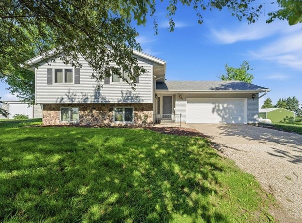 2385 Baxter Ave, Moorland, IA 50566
