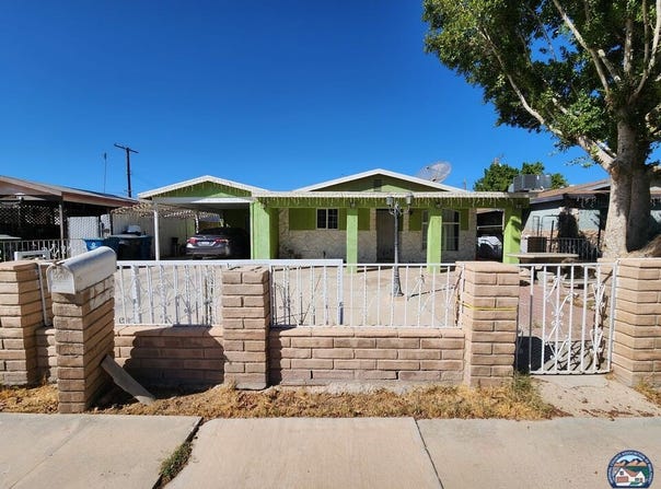 1215 Ivy St, Brawley, CA 92227