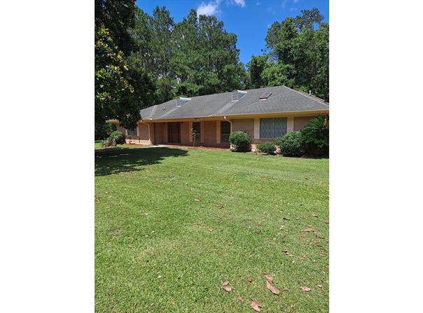 209 S Loftin St, Picayune, MS 39466
