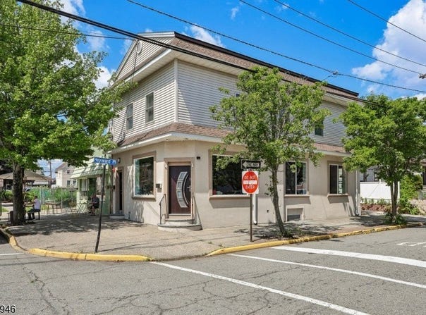 63 Union Blvd, Wallington Boro, NJ 07057-1231