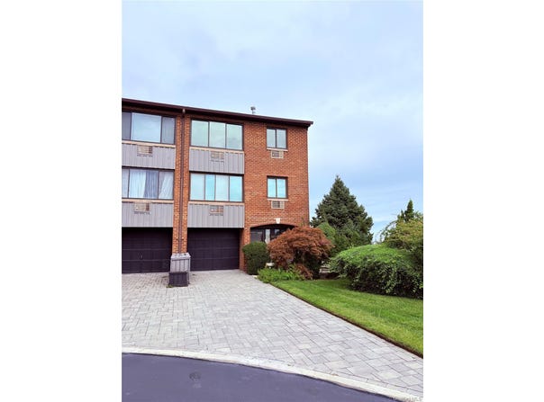 15419 Riverside Drive, Beechhurst, NY 11357