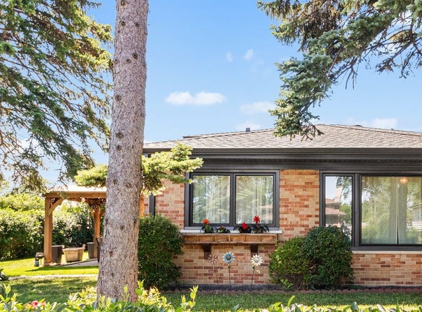 2196 Spruce Avenue, Des Plaines, IL 60018