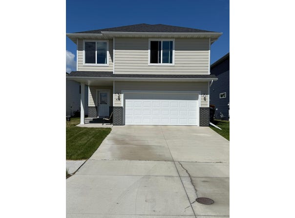 401 7th Street E, Horace, ND 58047