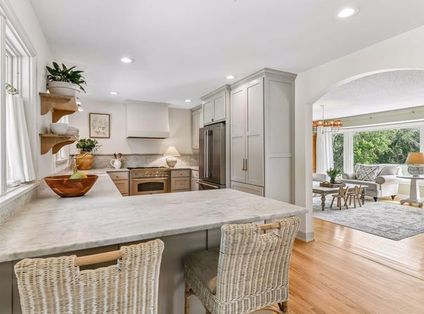 15803 Holdridge Road E, Wayzata, MN 55391