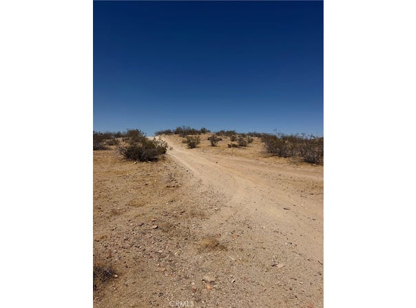 39 Leaping Lizard Lane, Apple Valley, CA 92307