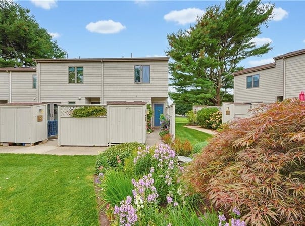 91 Windward Lane, Bristol, RI 02809