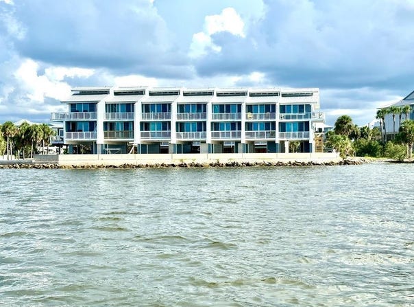 52 2nd St, Cedar Key, FL 32625