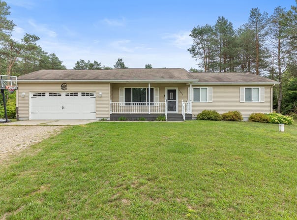 7472 Rolling Pines Drive, Howard City, MI 49329