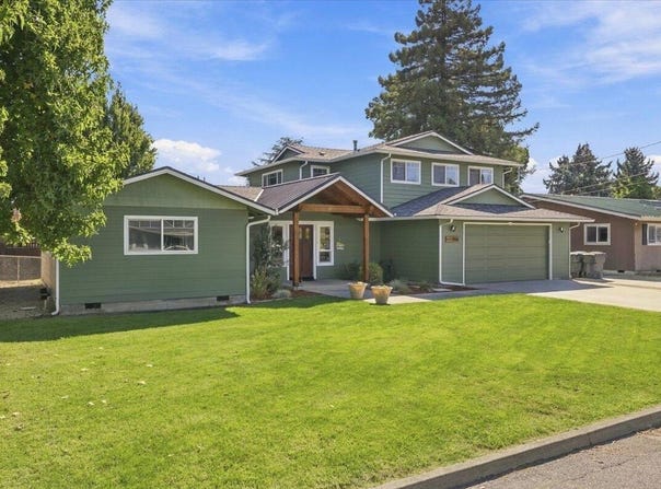 755 S 4th Street, Central Point, OR 97502