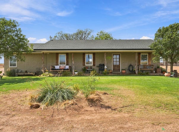 390 Sun Road, Plainview, TX 79072