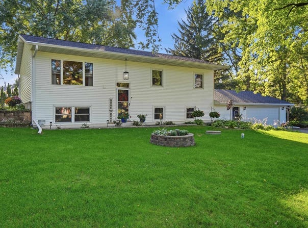 2307 White Oak Trail, Oregon, WI 53575