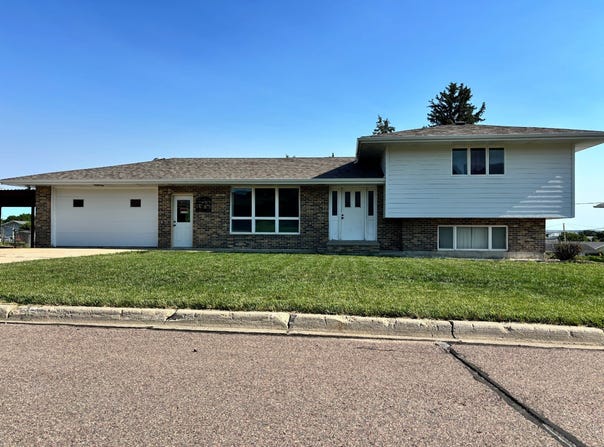 1106 10th Street, Winner, SD 57580