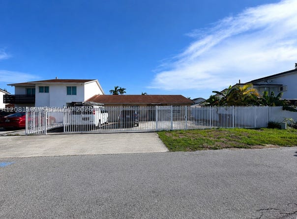 8772 SW 11th St, Miami, FL 33174