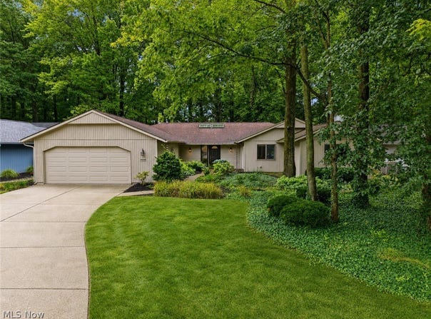 10135 Oak Branch Trail, Strongsville, OH 44149