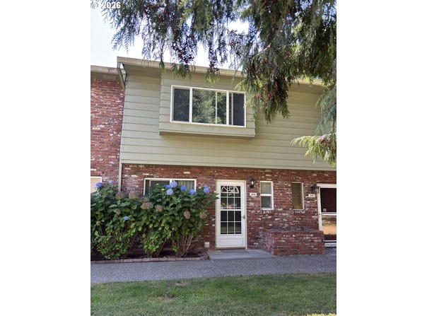 2058 NE HOGAN Dr, Gresham, OR 97030