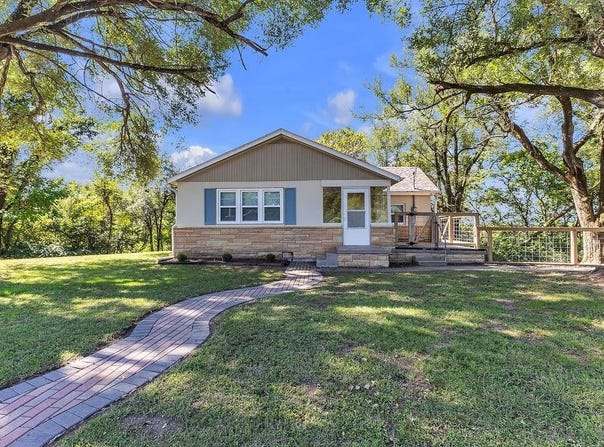 734 Riverview Drive, St Joseph, MO 64503