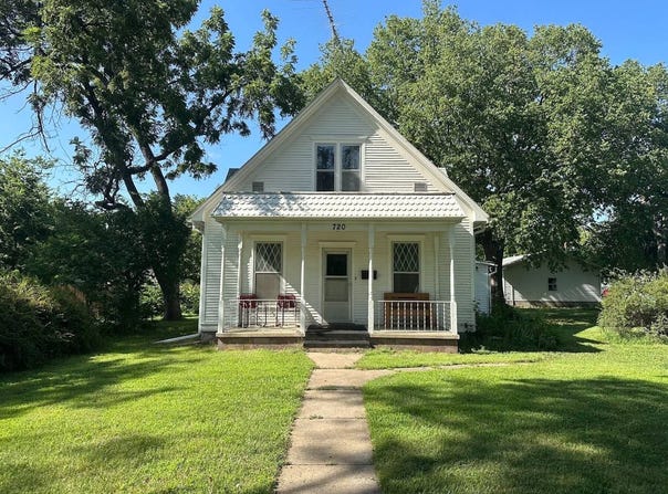 720 Eads Ave., Hebron, NE 68370