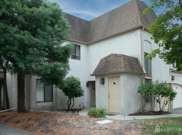 99 Park Gate Drive, Edison, NJ 08820