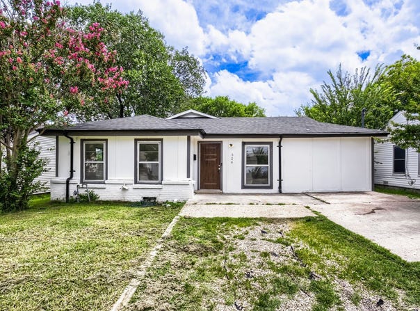326 E Holley Street, Mesquite, TX 75149