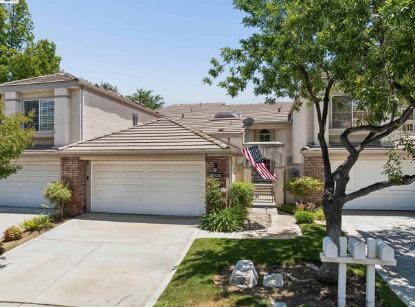 24448 Hampton Dr, Santa Clarita, CA 91355