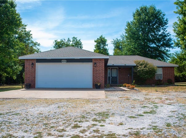 19442 W Highway 12, Gentry, AR 72734