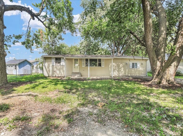 1003 S Pleasantview, Tuscola, IL 61953