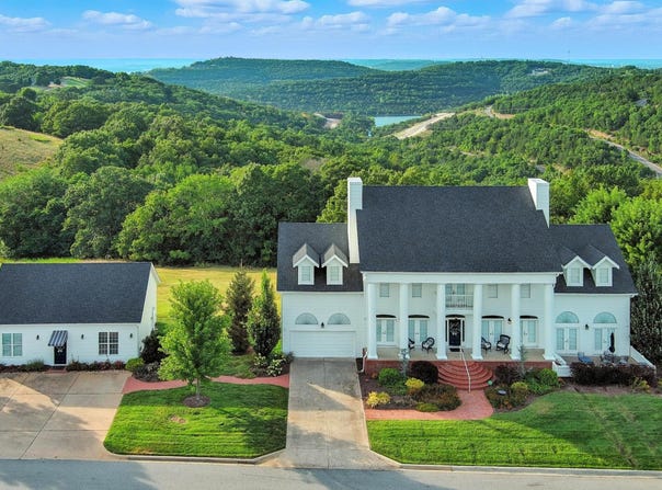 160 Emerald Pointe Drive, Hollister, MO 65672