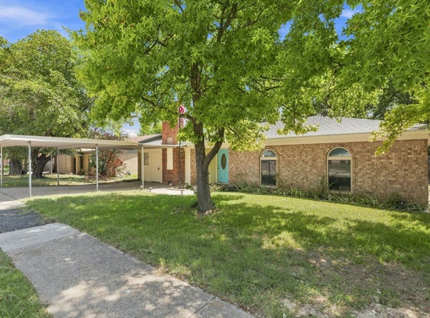 6800 Echo Hill Drive, Watauga, TX 76148