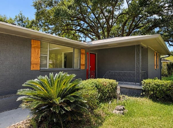 9334 W Damuth Dr, Baton Rouge, LA 70815