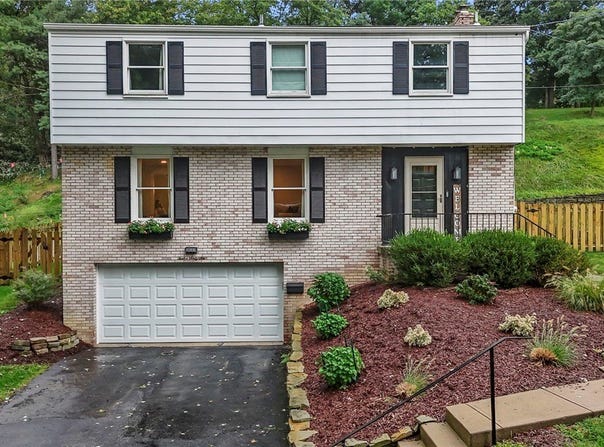 1266 Delfield Dr, Bethel Park, PA 15102