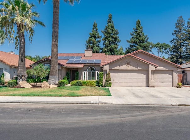 923 Oak Avenue, Clovis, CA 93611