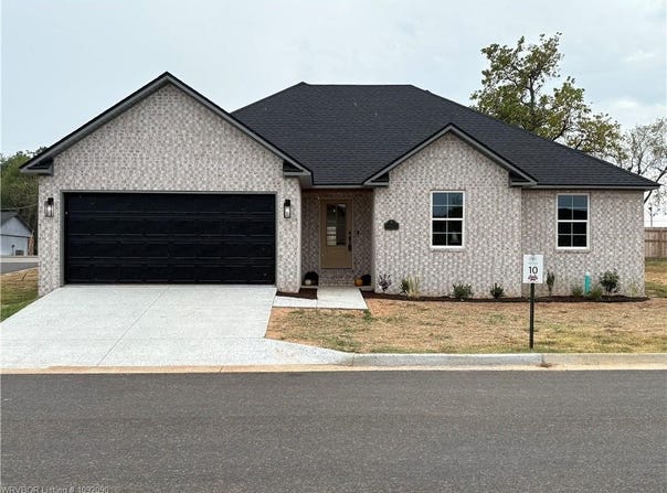 1101 Hunter DR, Barling, AR 72923