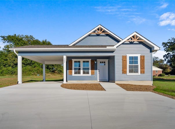 507 S Oak Street, Seneca, SC 29678