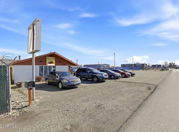 111 N Frontage Rd, Wapato, WA 98951
