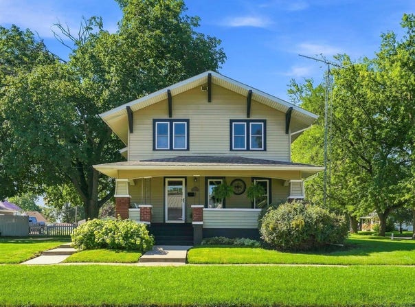 105 E Pleasant Valley Street, Sigourney, IA 52591