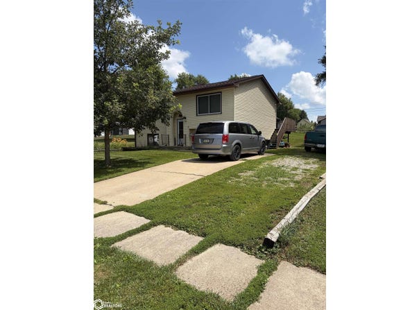 416 Spring Street, Grinnell, IA 50112