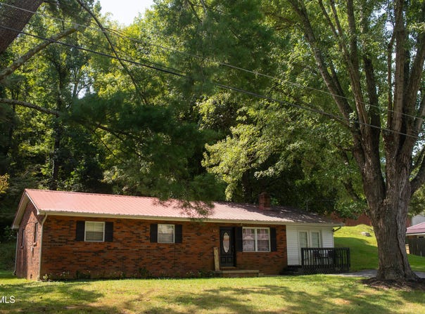 828 Parkway Boulevard, Elizabethton, TN 37643