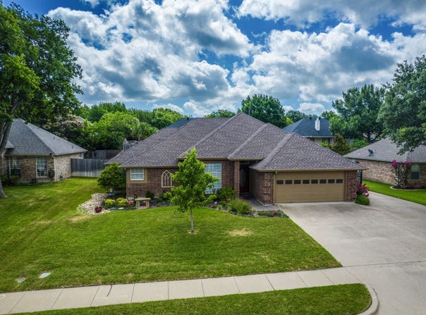 1624 Ross Drive, Midlothian, TX 76065