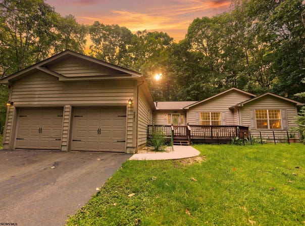 221 Anemone Lane, Terra Alta, WV 26764