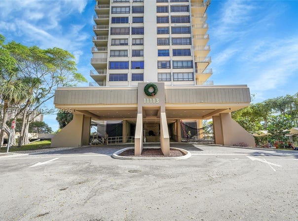 11113 Biscayne Blvd, Miami, FL 33181